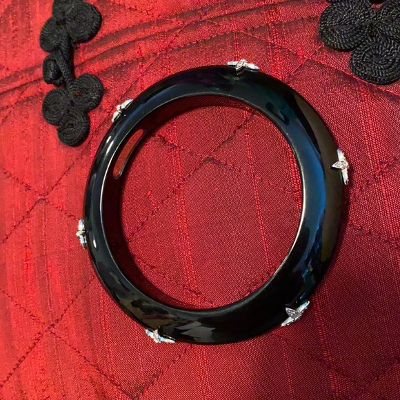 Create strong vibes with a fab, Mariam Salat black bangle! - Picture 4 of 8